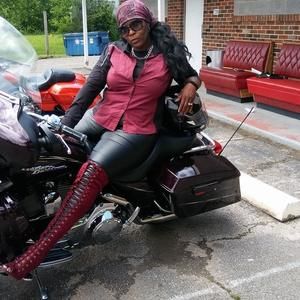 Meet your Posher, Dee